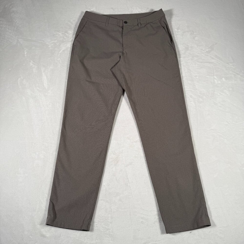 Lululemon Chino Pants Men Size 34 W34 L31 Performance Lightweight Pocket LM5AXYS
